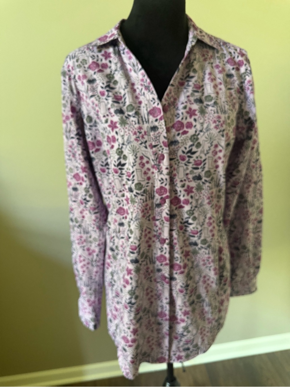 Duluth Trading Co Purple Garden Print Button-Up Shirt Small